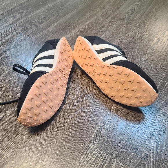 ADIDAS Low Top Training Sneakers - Picture 6 of 6